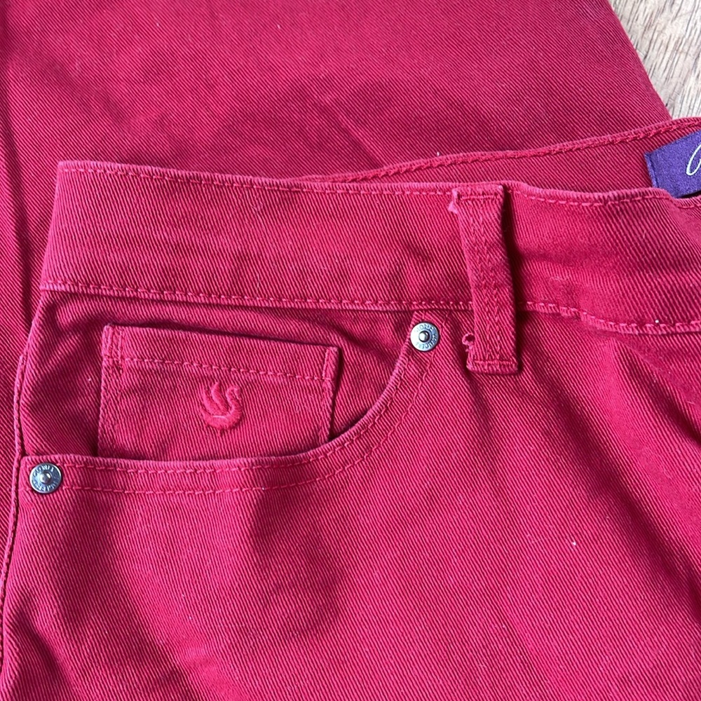 Gloria Vanderbilt, Amanda capri red jeans, size 16. 98% cotton, 2% spandex - Picture 5 of 6